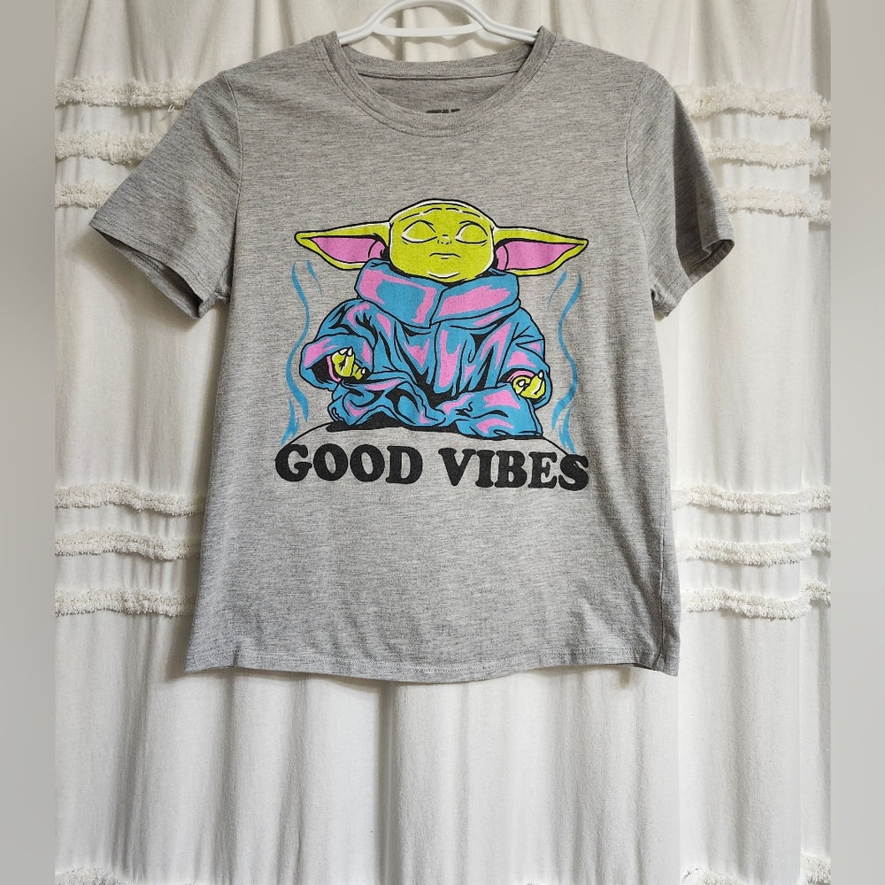 Great condition Star Wars T- shirt.